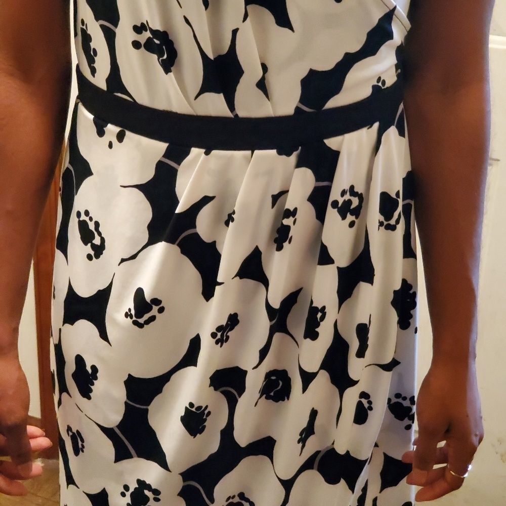 New York & Company black & white faux wrap dress - Picture 7 of 8